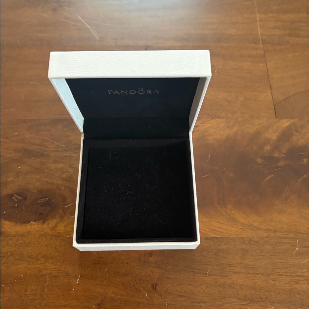 Pandora Elegant White Box